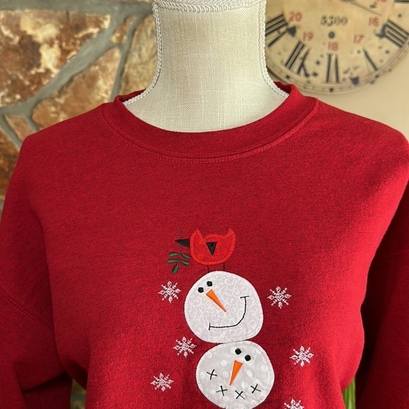 Handmade Women’s Snowman Cardinal Crewneck Sweatshirt Size Medium Red - Picture 2 of 10